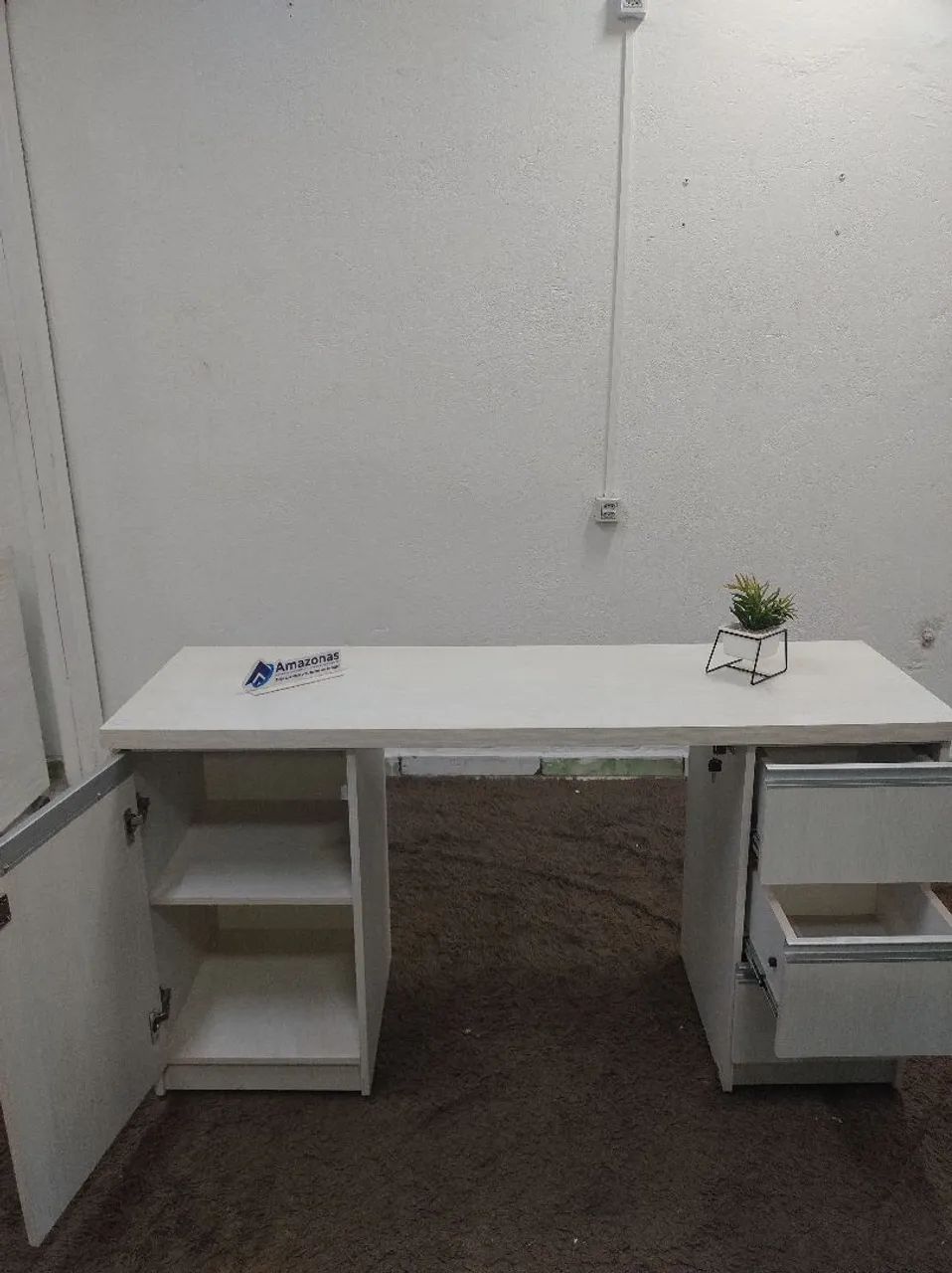 Mesa Reta MDF Branco - Escritório, Alongamento Unhas  - Foto 2