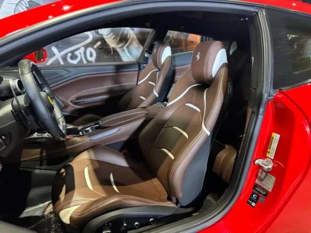 Ferrari GTC4 LUSSO 6.3 V12 690cv, foto 7 de 13