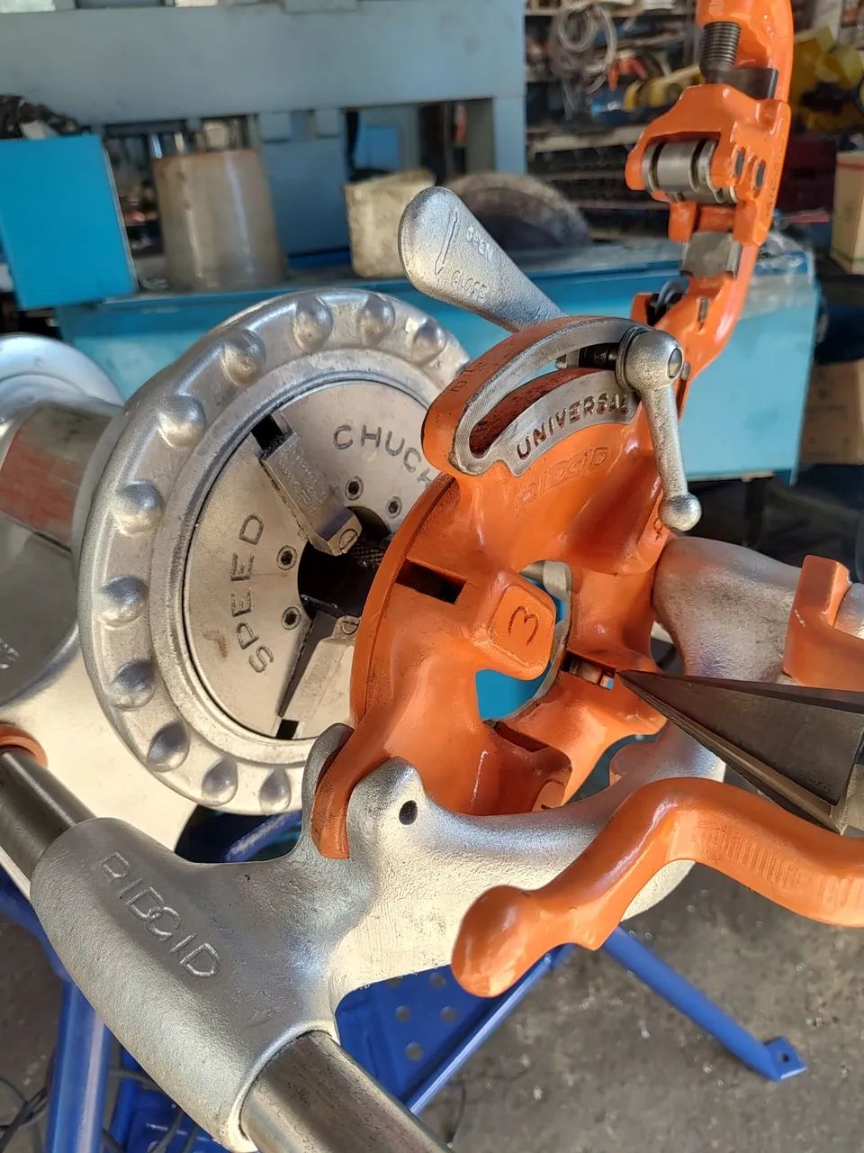ROSQUEADEIRA RIDGID 300  CAP.1/2" ATÉ 2"
