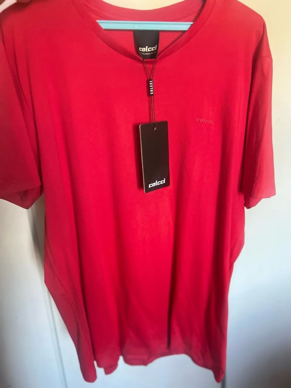 Camisa vermelha colcci