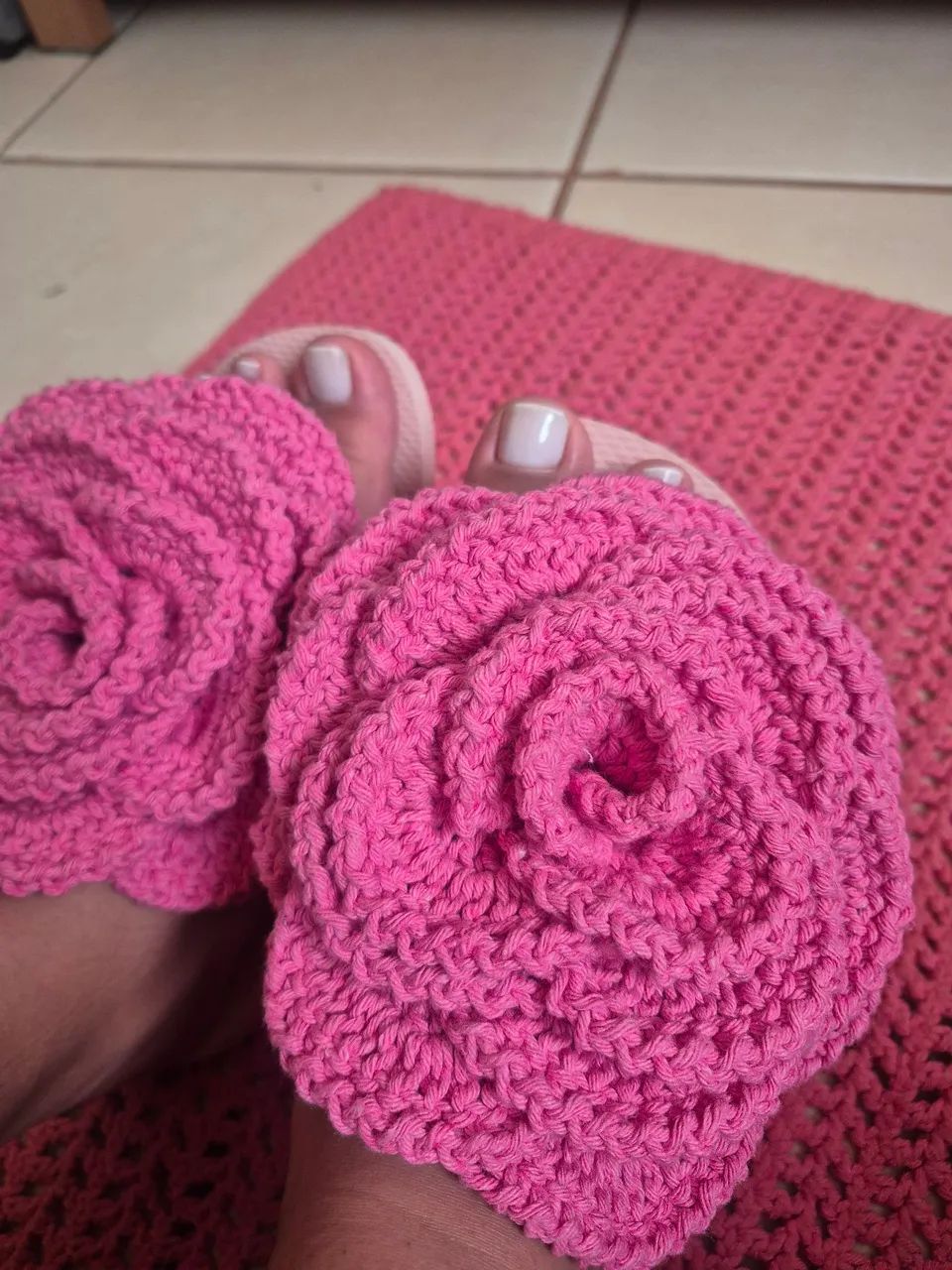 Chinelo com flor de crochê  - Foto 3