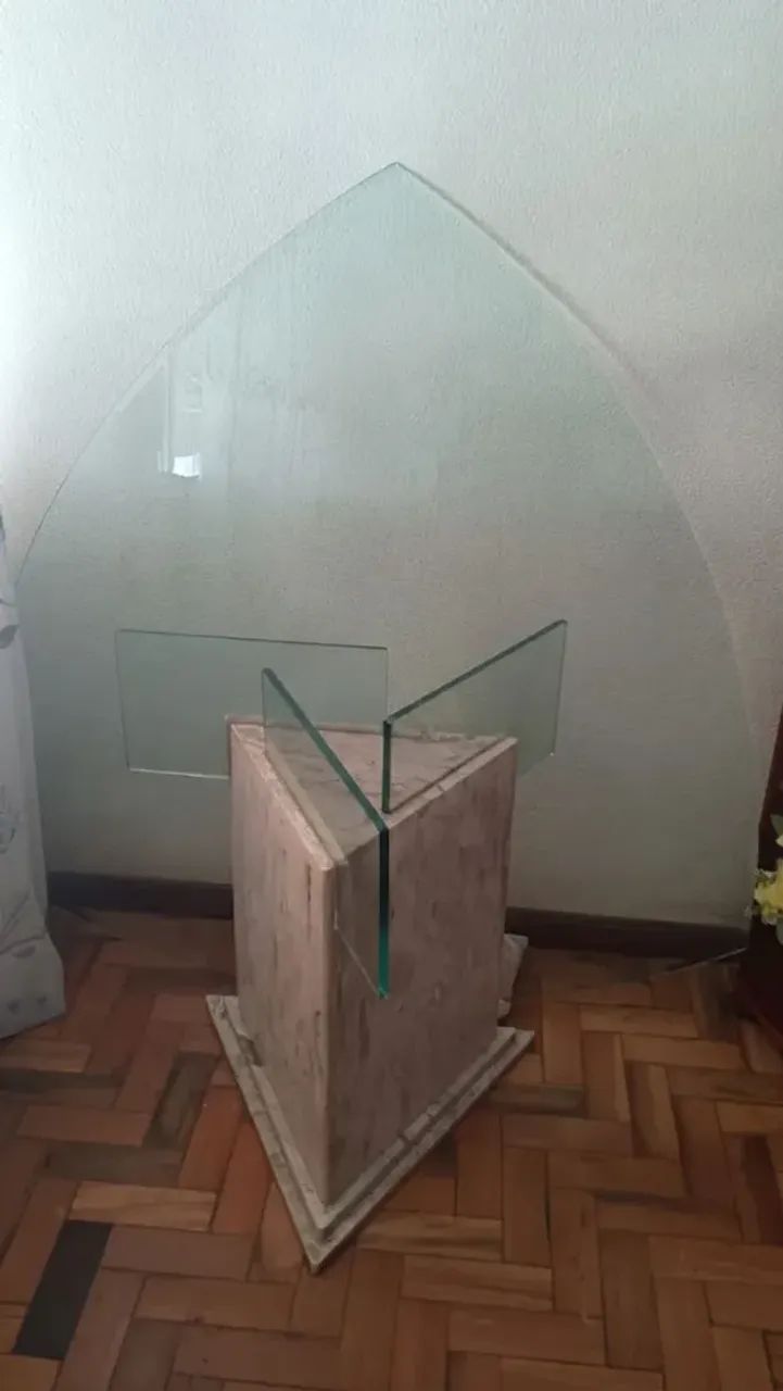 Mesa com base em mármore e vidro e com tampo em vidro - Foto 3