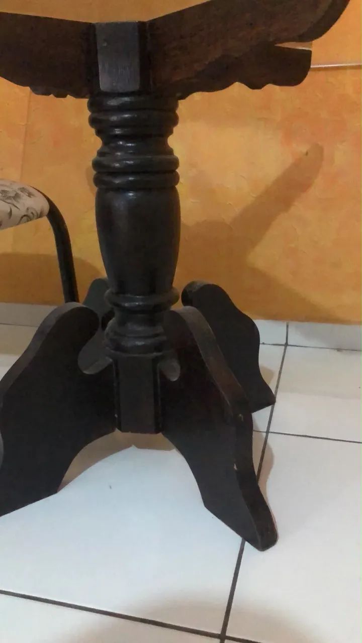 Vendo 2 criados mudos é uma mesa com duas cadeiras - Foto 3