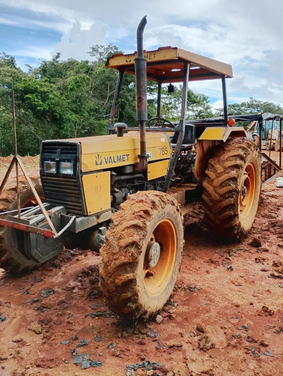 Trator Valmet 785 Agrícola 4x4 com lowtrack