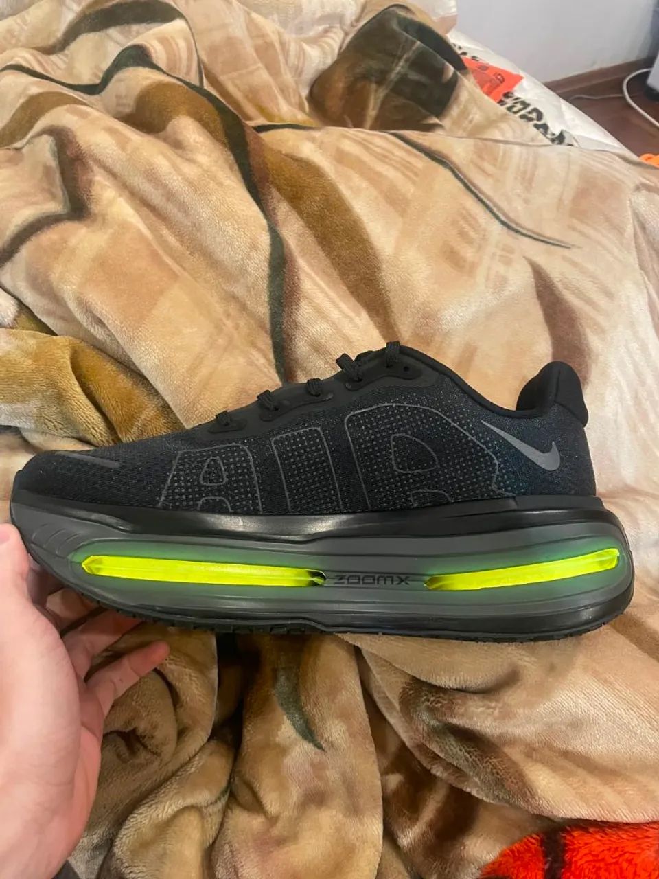 Nike Vomero Premium Black Volt original (com caixa usado)  - Foto 3