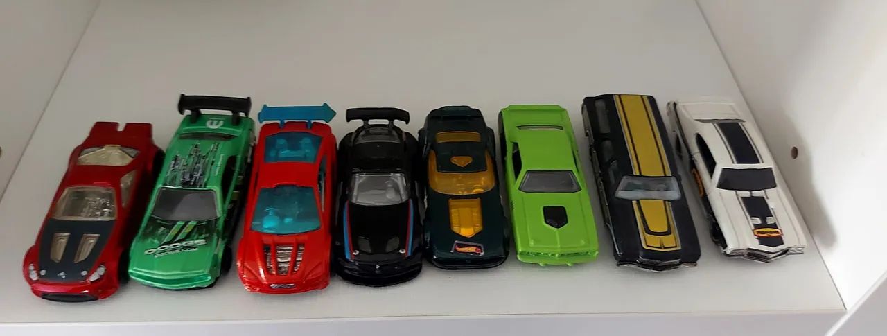 Miniatura  Hotwheels  lote com 8 - Foto 4