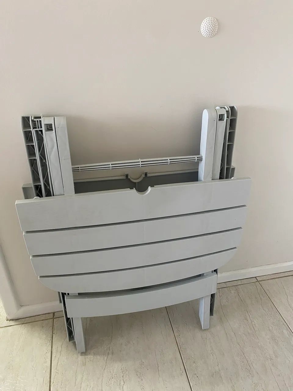 Jogo de mesa e cadeiras - Foto 2