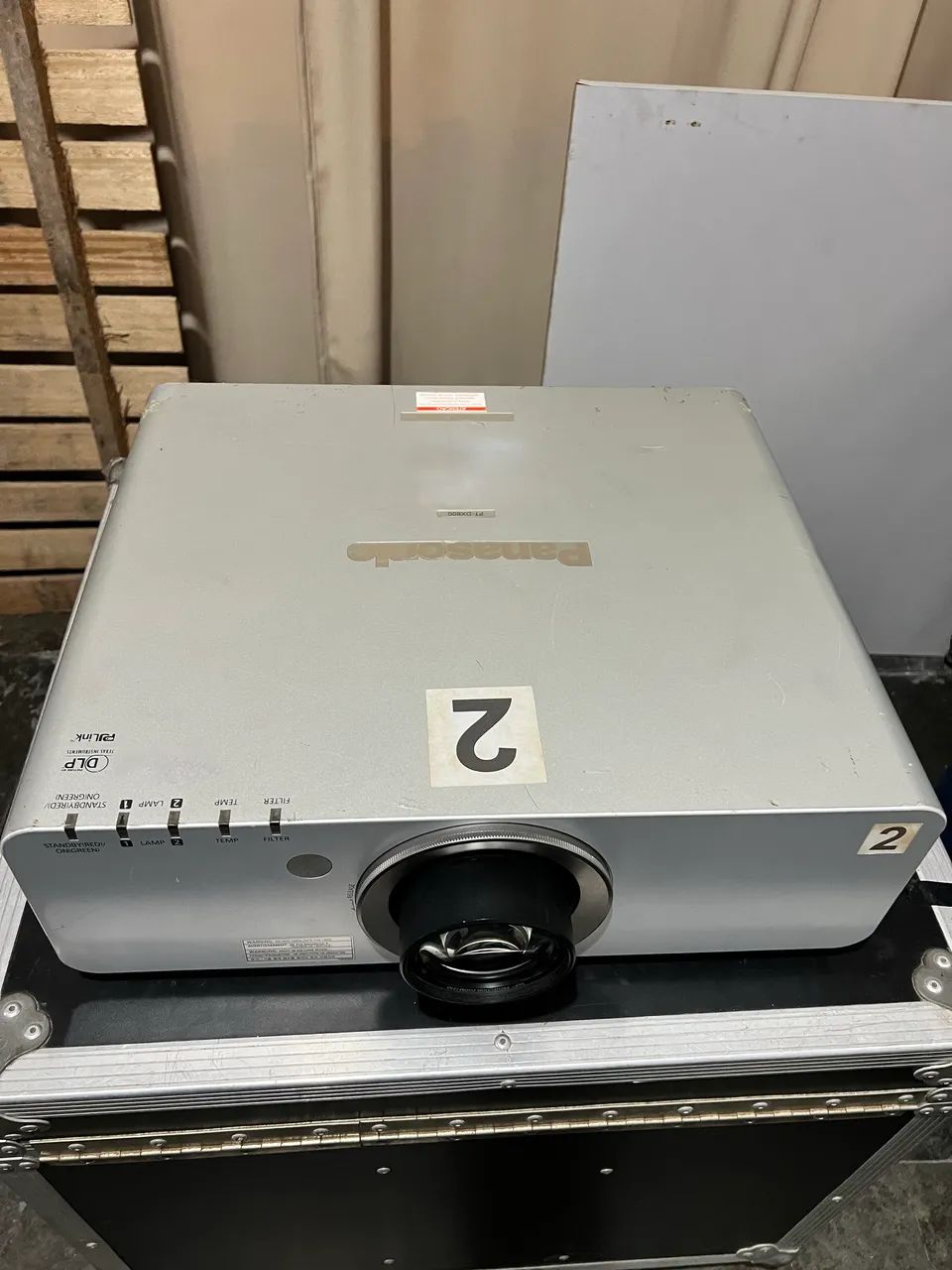 Projetor Panasonic PT-DX800us - 8000lumens - Lente Standard - Foto 2