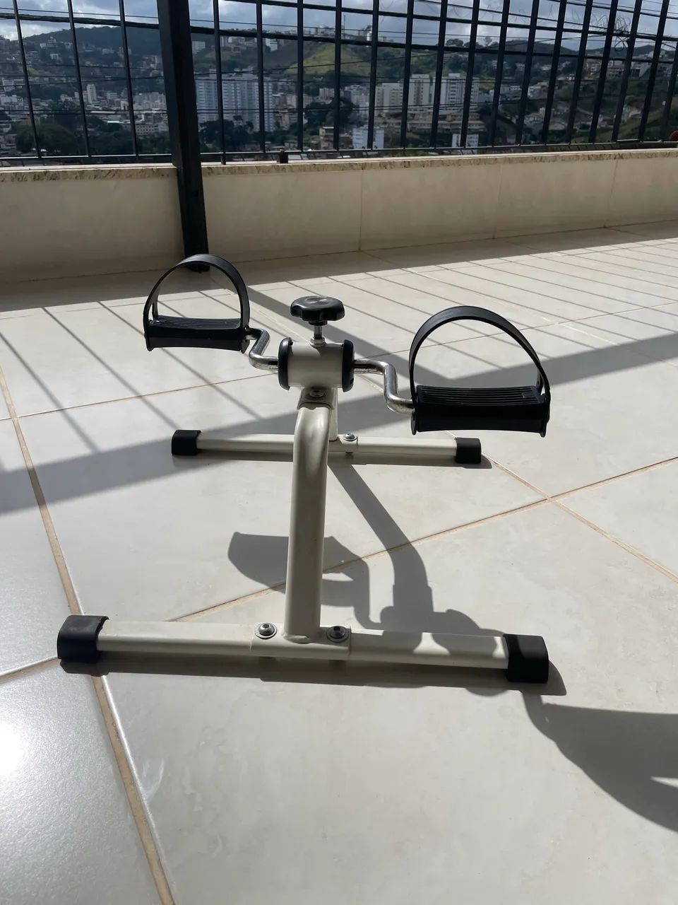 Mini Bicicleta Ergométrica Portátil para Braços e Pernas - Foto 4