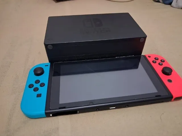 Nintendo Switch 1 + 4 jogos - Consoles de Vídeo Game - Zona 01