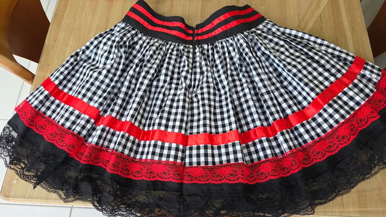 VENDO SAIA E TIARA JUNINA - Foto 2