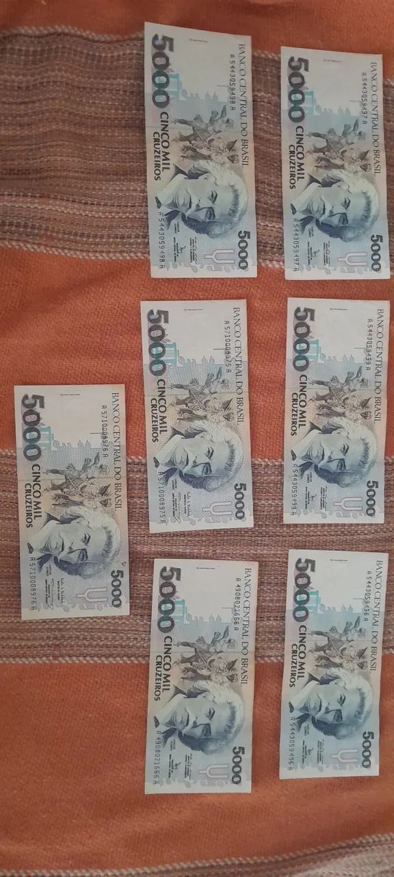 Lote de sete cédulas de cinco mil cruzeiros 