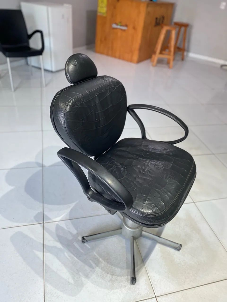 Vendo cadeira e lavatório salão .  - Foto 2