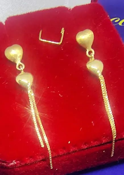 Brincos 2 Corações 4 mm e Correntinha Pendurado Ouro 18 Kilates  Peso 1.62 Gramas 42 mm    - Foto 3