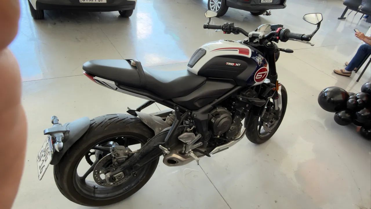  TRIUMPH TRIDENT 660 TRIPLE TRIBUTE  - Foto 4