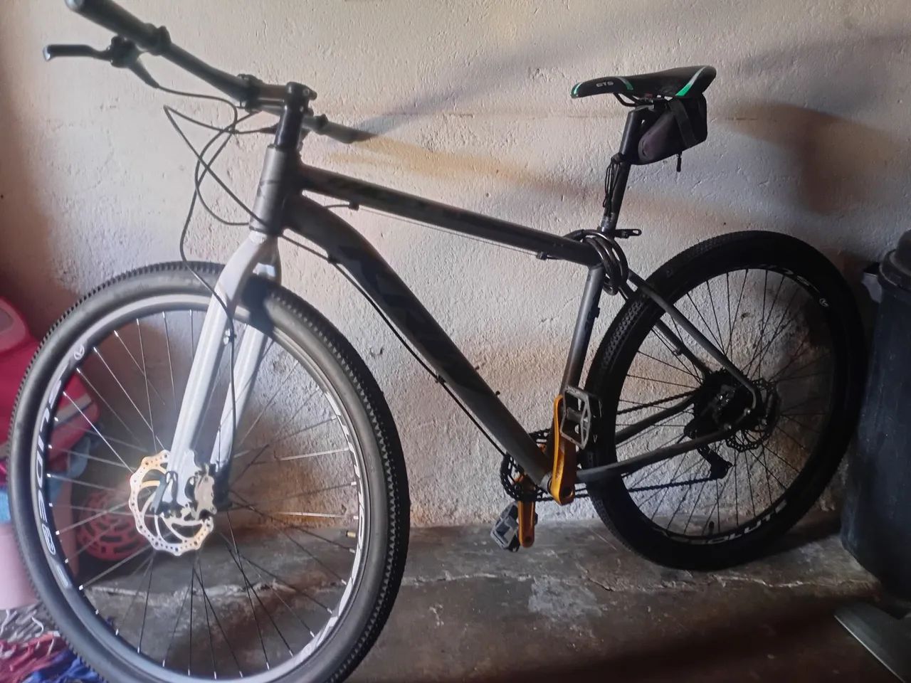 Vendo bicicleta aro 29 .