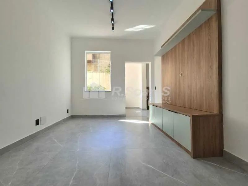 Sala/Quarto reformado ao pés da praia da Urca! - Foto 3
