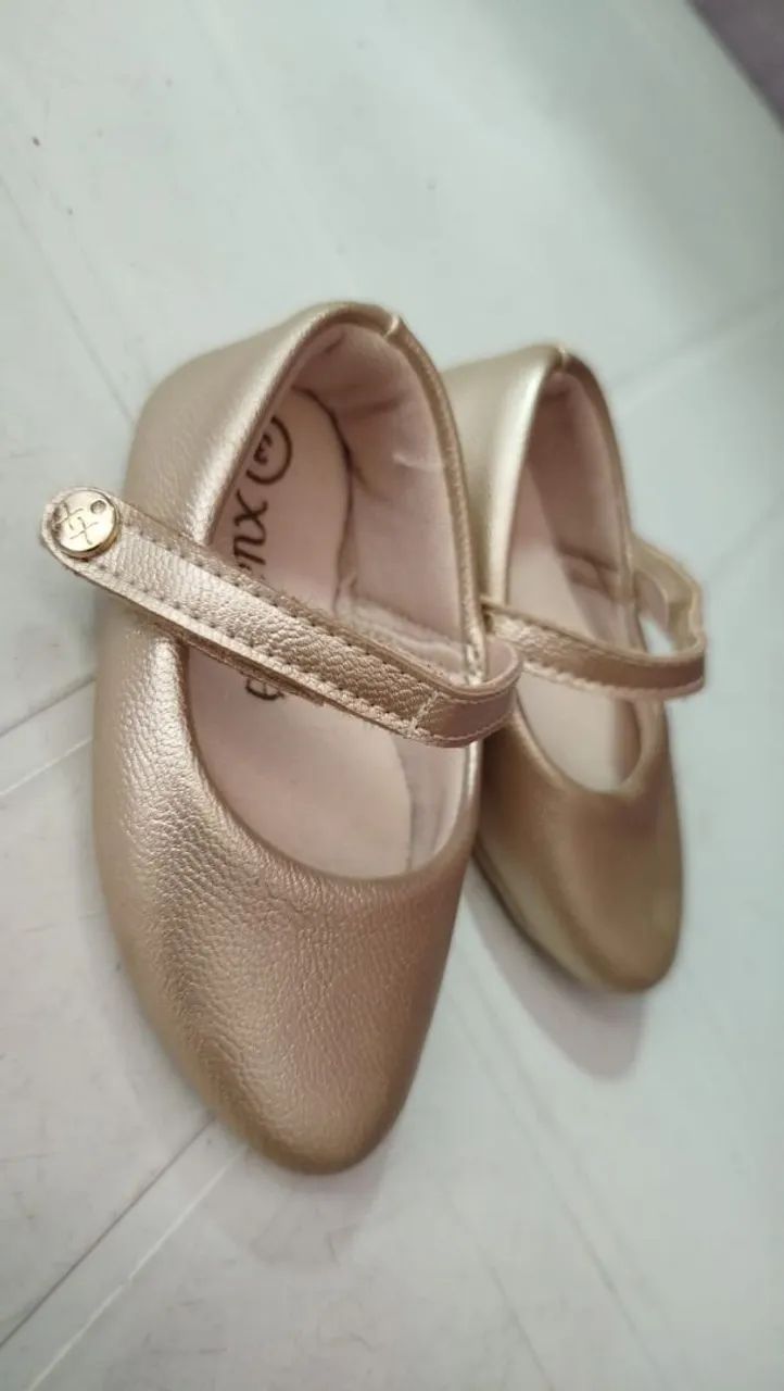 Sapato semi novo numeração 3  - Foto 4