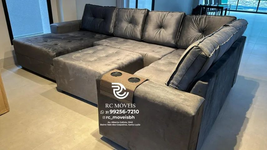 Sofá de canto Grande 3,10m com Chaise e Puff veludo D33 Premium - Foto 4