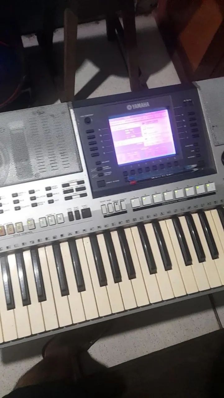 Teclado Yamaha s700