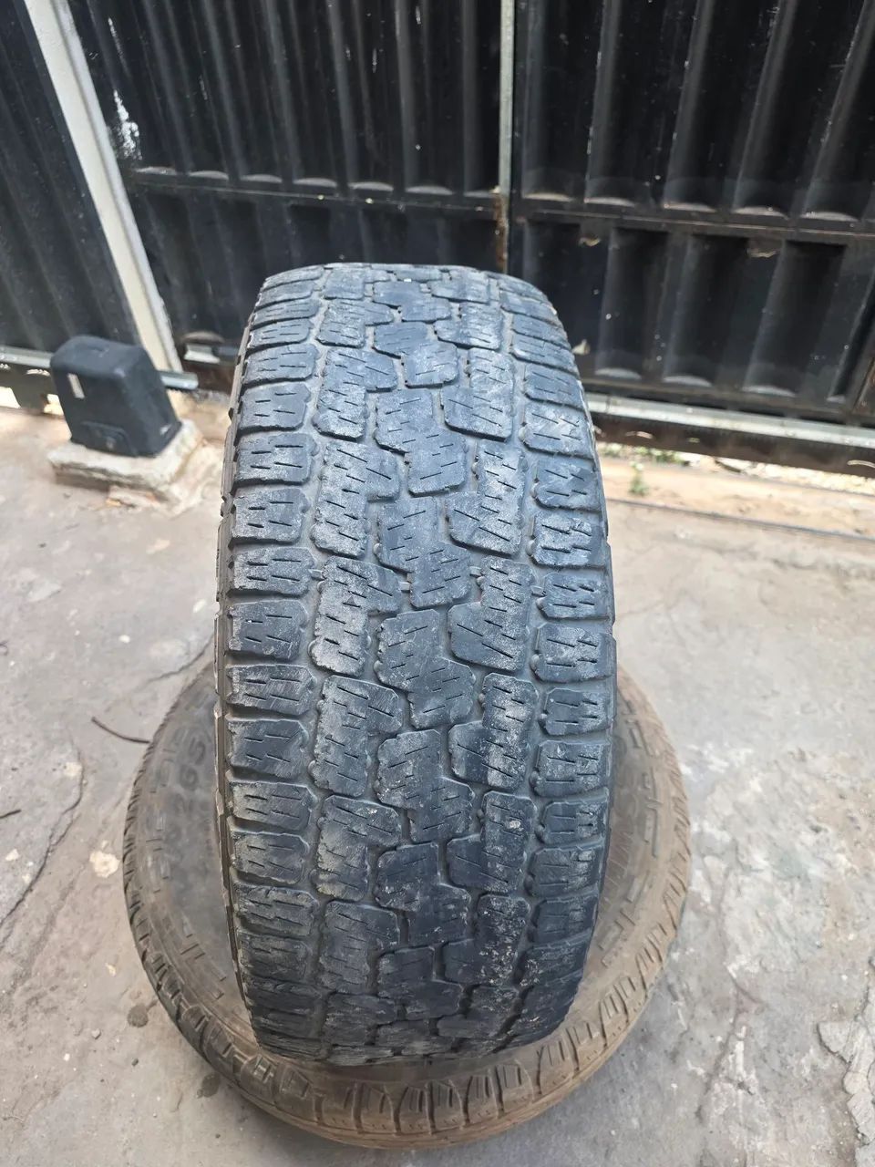 Vende pneus 265/60/18