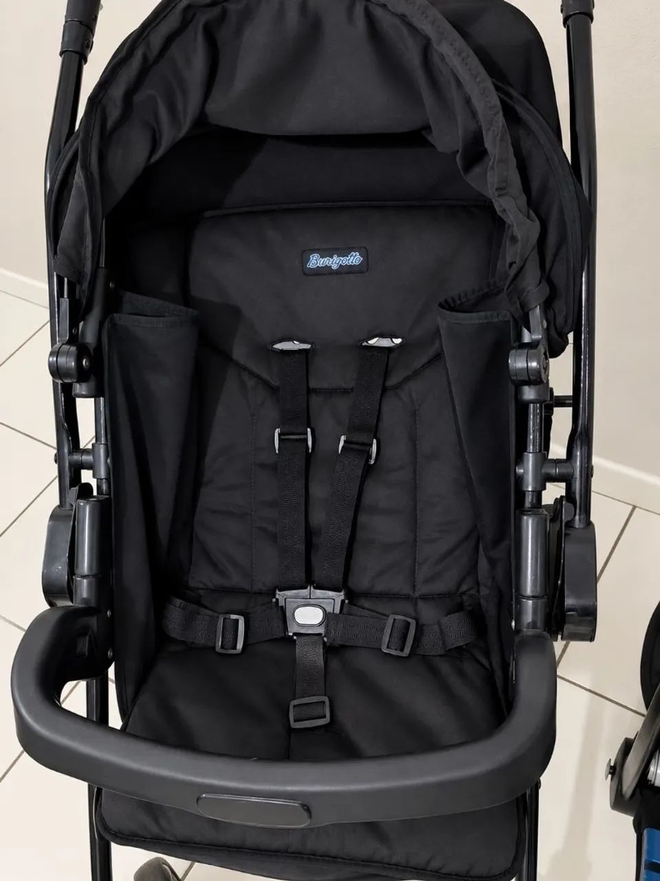 Vendo Carrinho Burigotto com bebê conforto - Foto 2