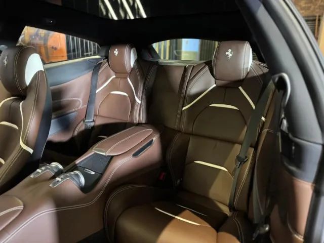 Ferrari GTC4 LUSSO 6.3 V12 690cv, foto 8 de 13