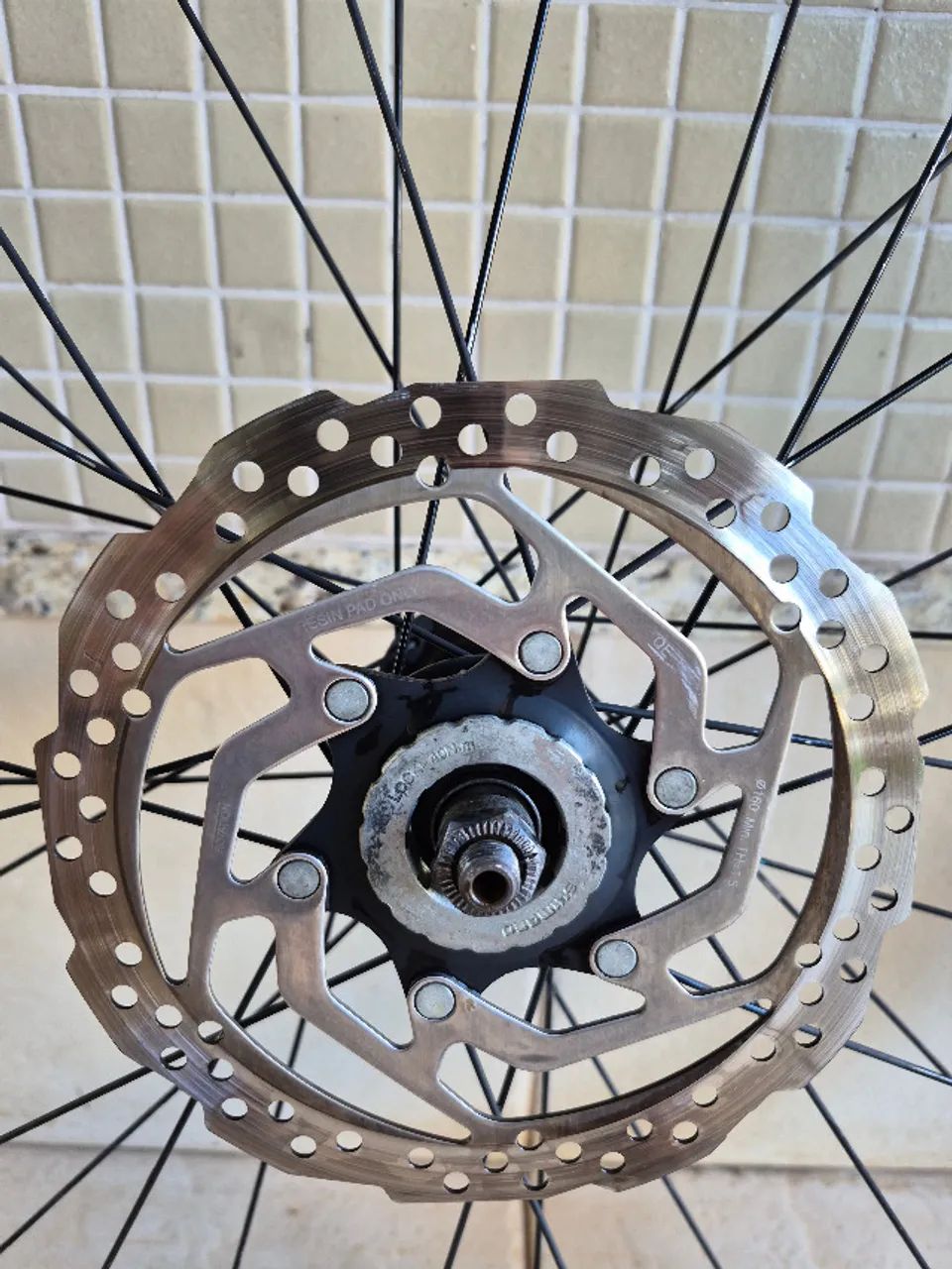 Roda de MTB de alumínio Syncros (estava numa Scott) - Foto 4