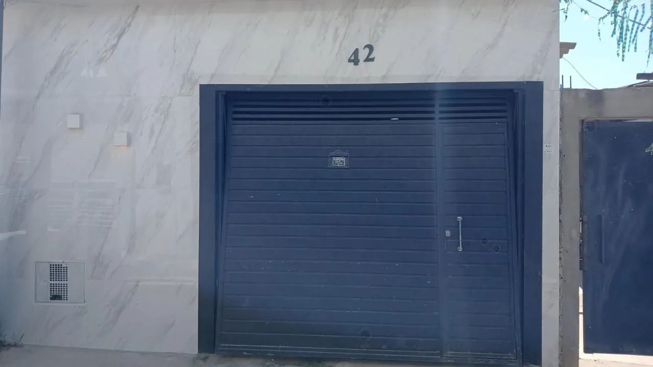 VENDE-SE CASA