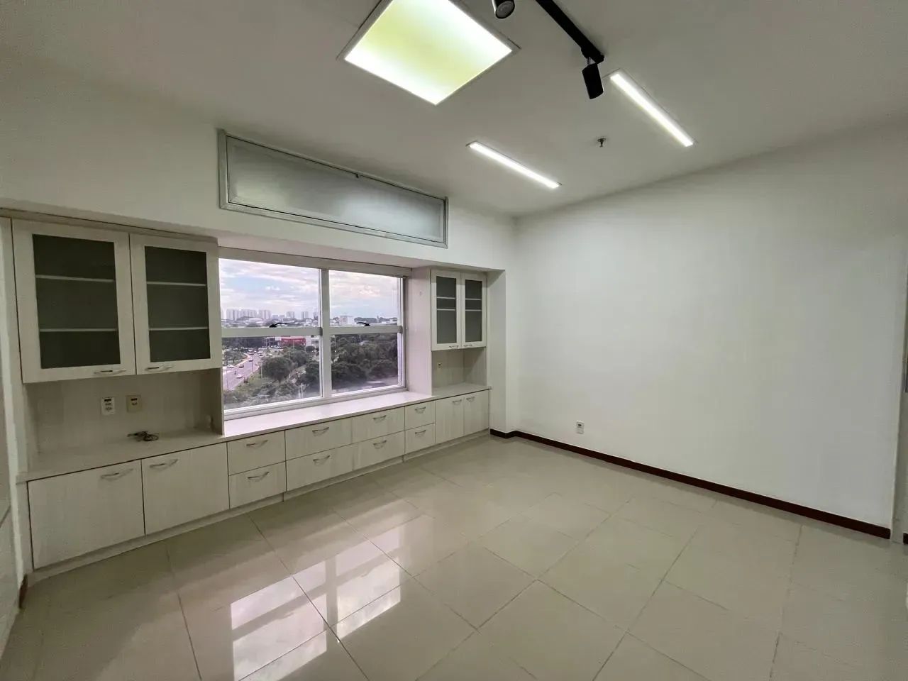 Sala comercial 32m² - Edifício Skye Platinum