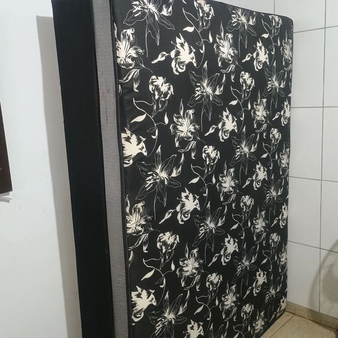 Cama usada em bom estado 