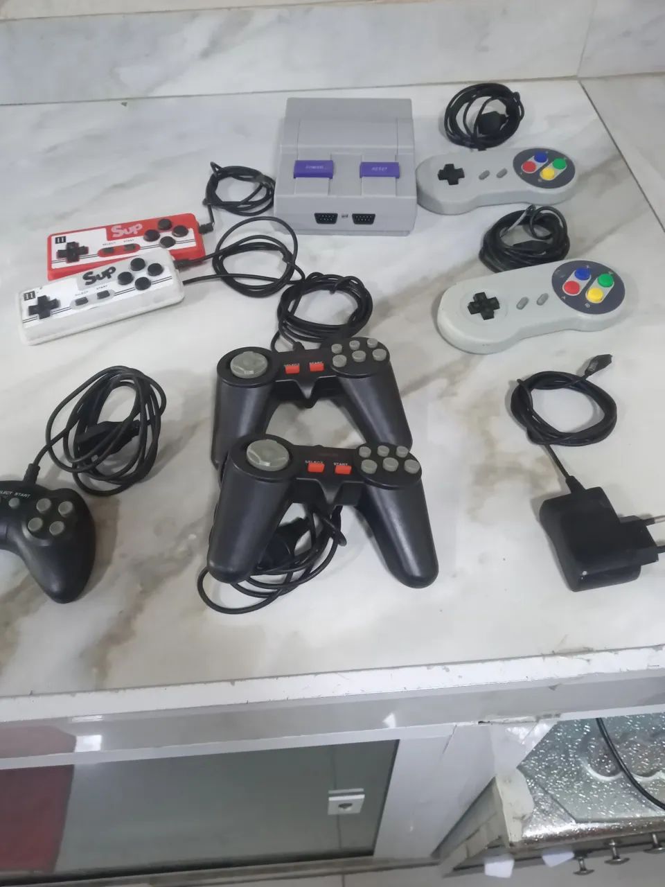 Mini Nintendo e vários controles  - Foto 2