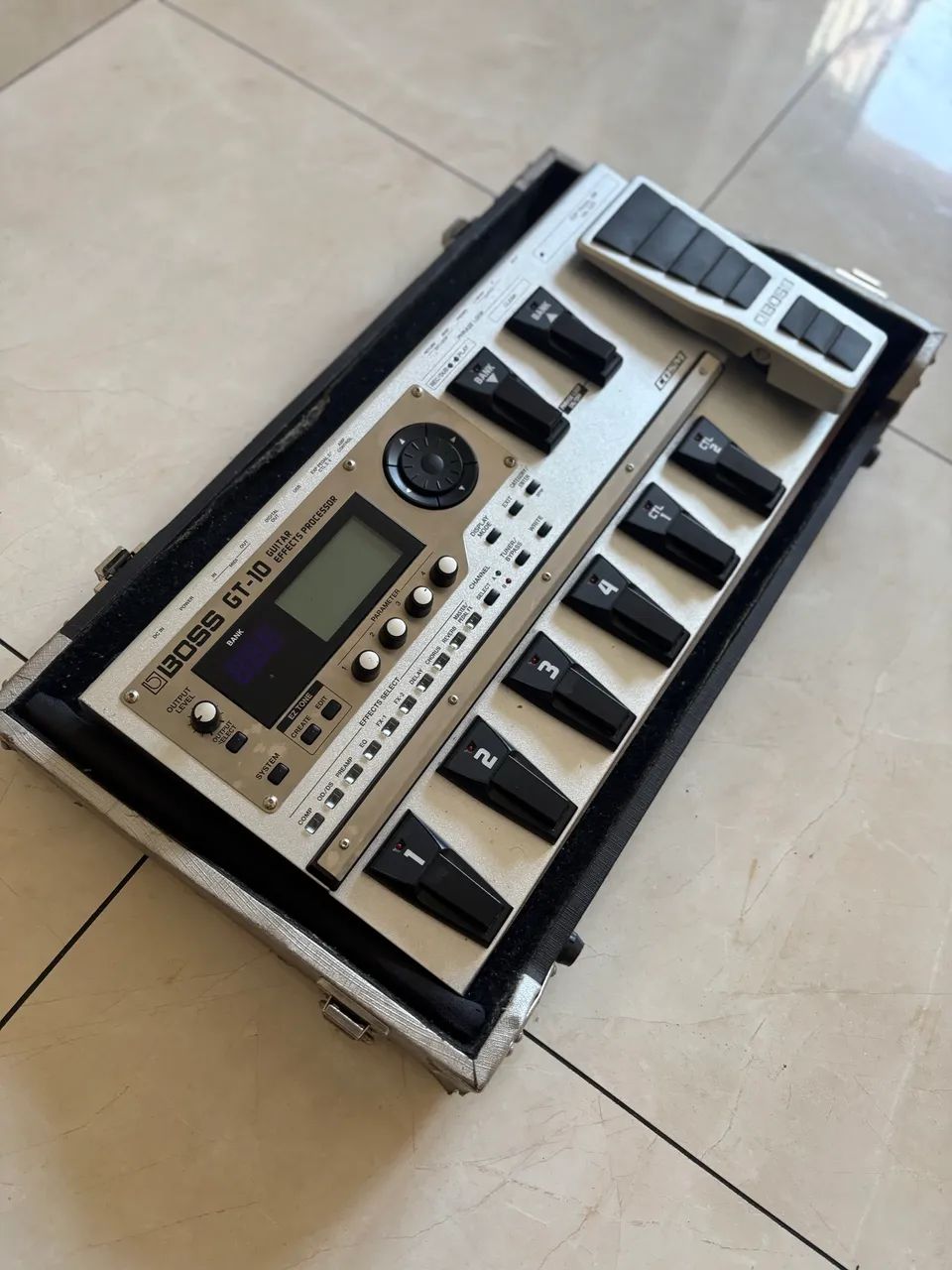 Pedaleira Boss GT10 c/ case - Foto 3