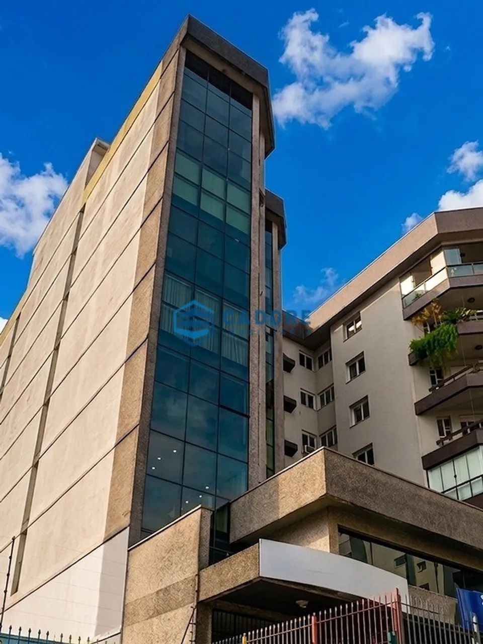 SALA AÉREA NO CENTRO DE CAXIAS COM 42m²