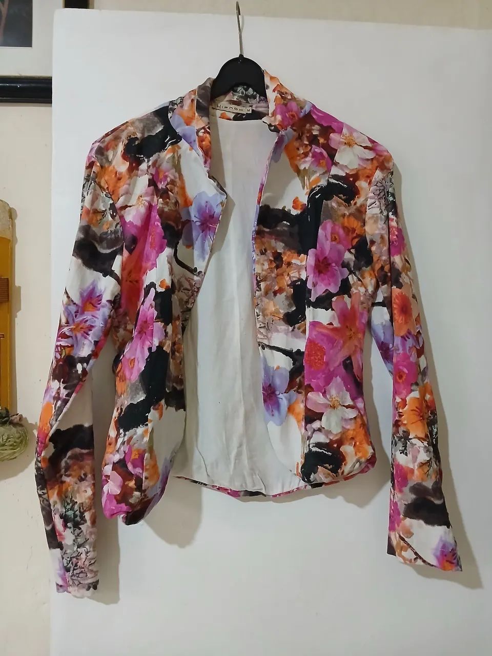Lote de 100 peças de roupas femininas 