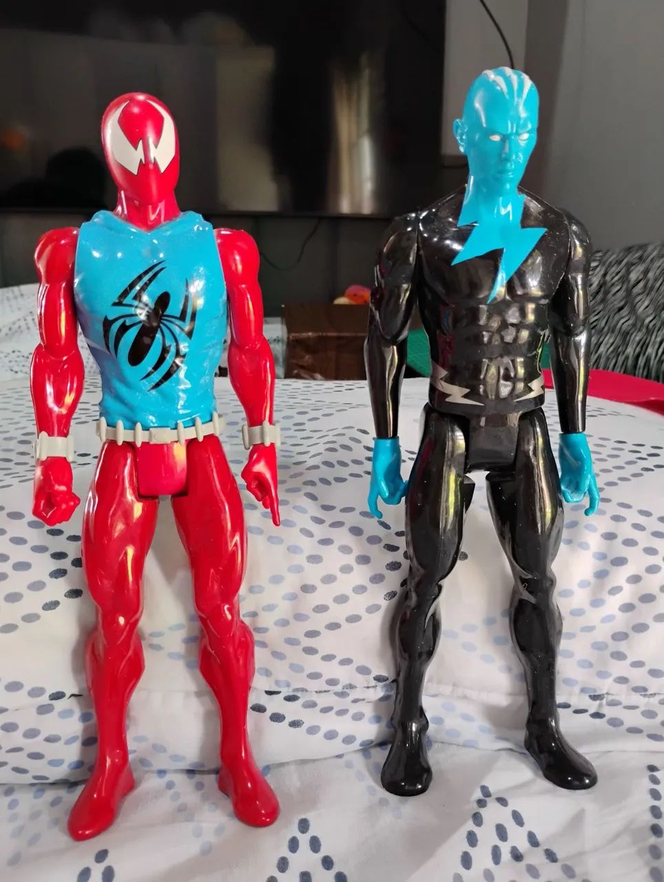 Duo Marvel: Aranha Escarlate vs Electro - Bonecos Articulados 30cm