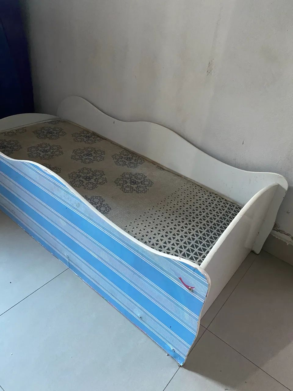 Cama infantil com colchão 