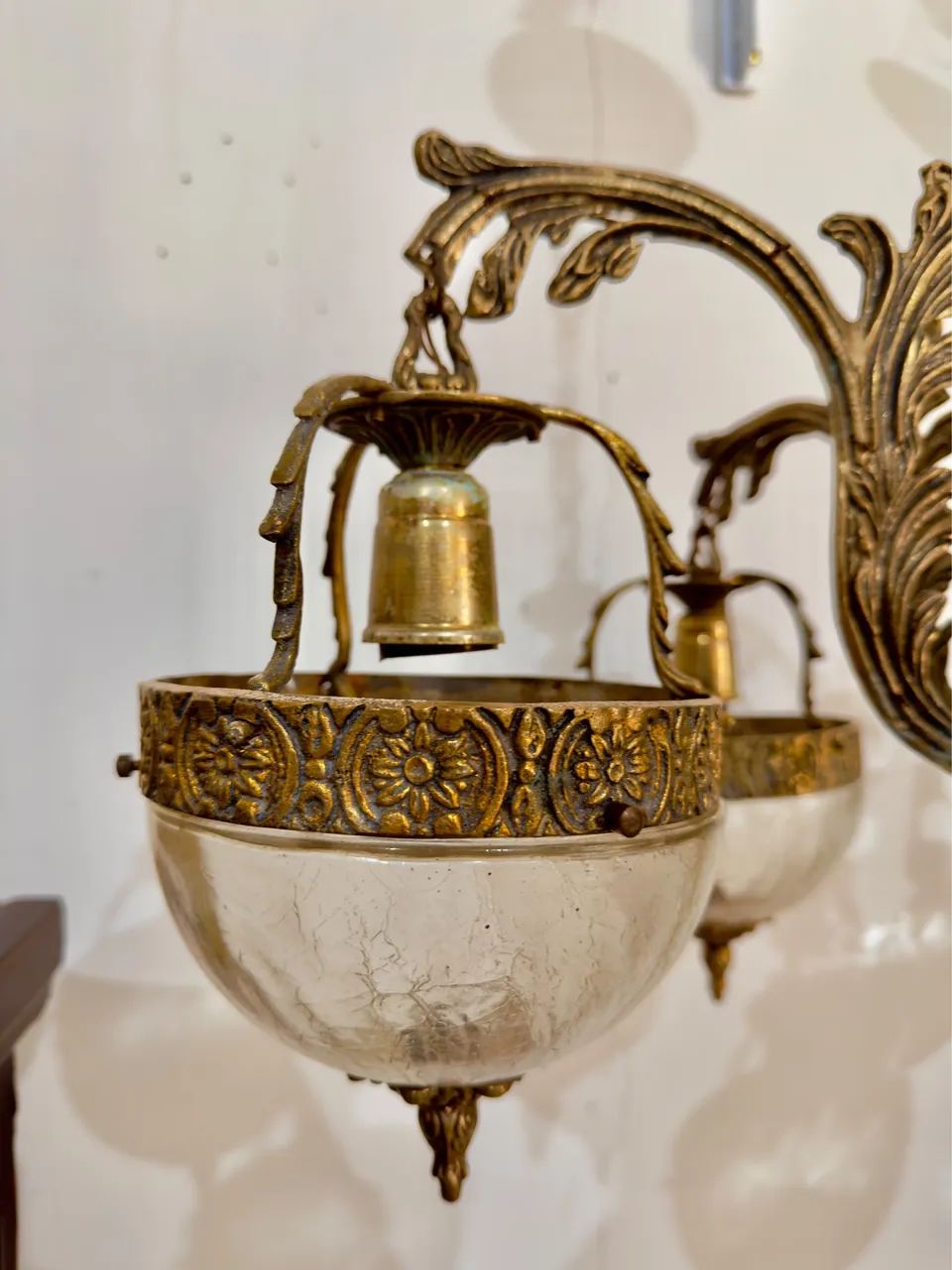 Lustre antigo em bronze - Foto 3