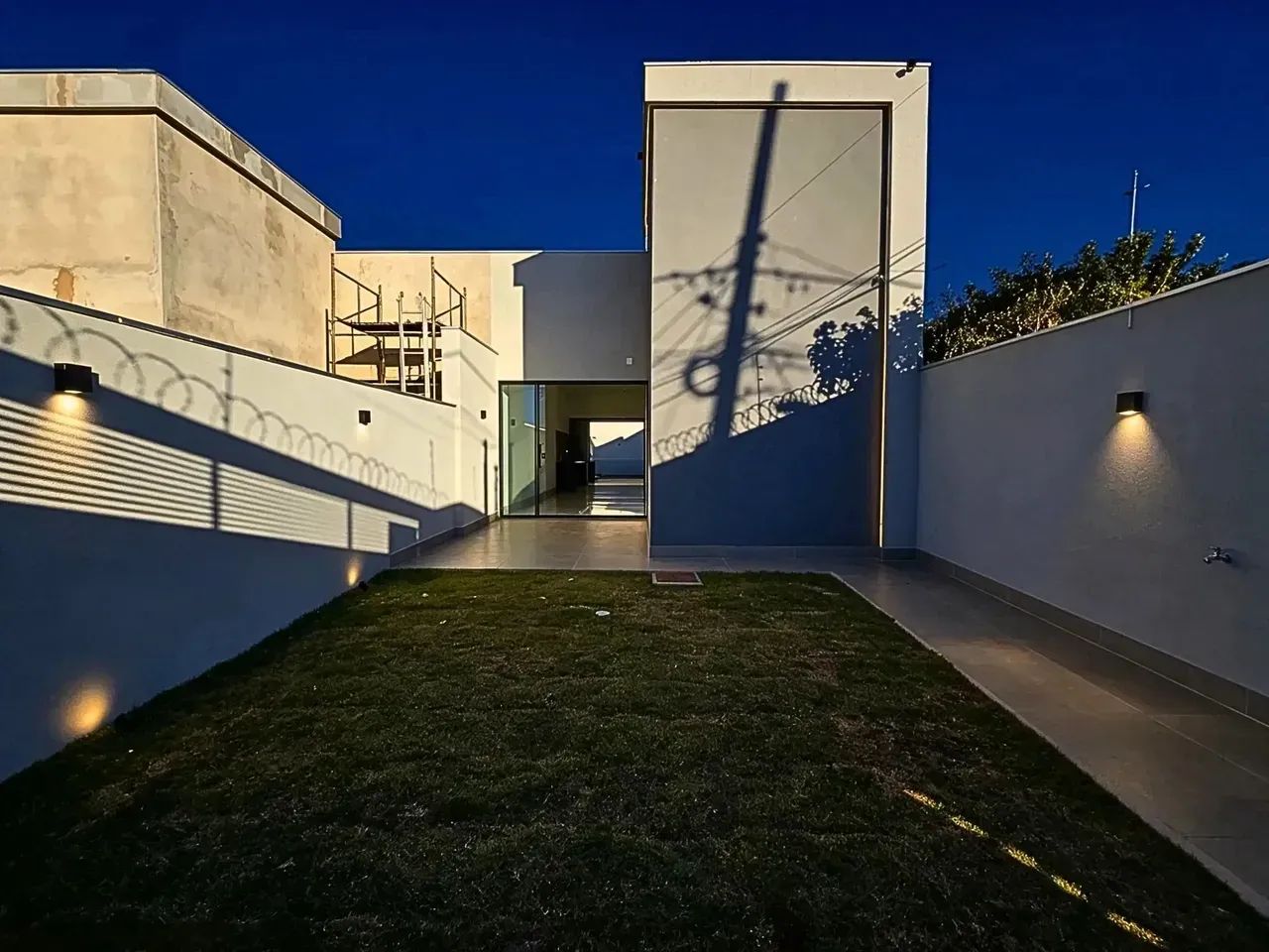 Lindo Imóvel Moderno com Piscina no Rita Vieira - Foto 2