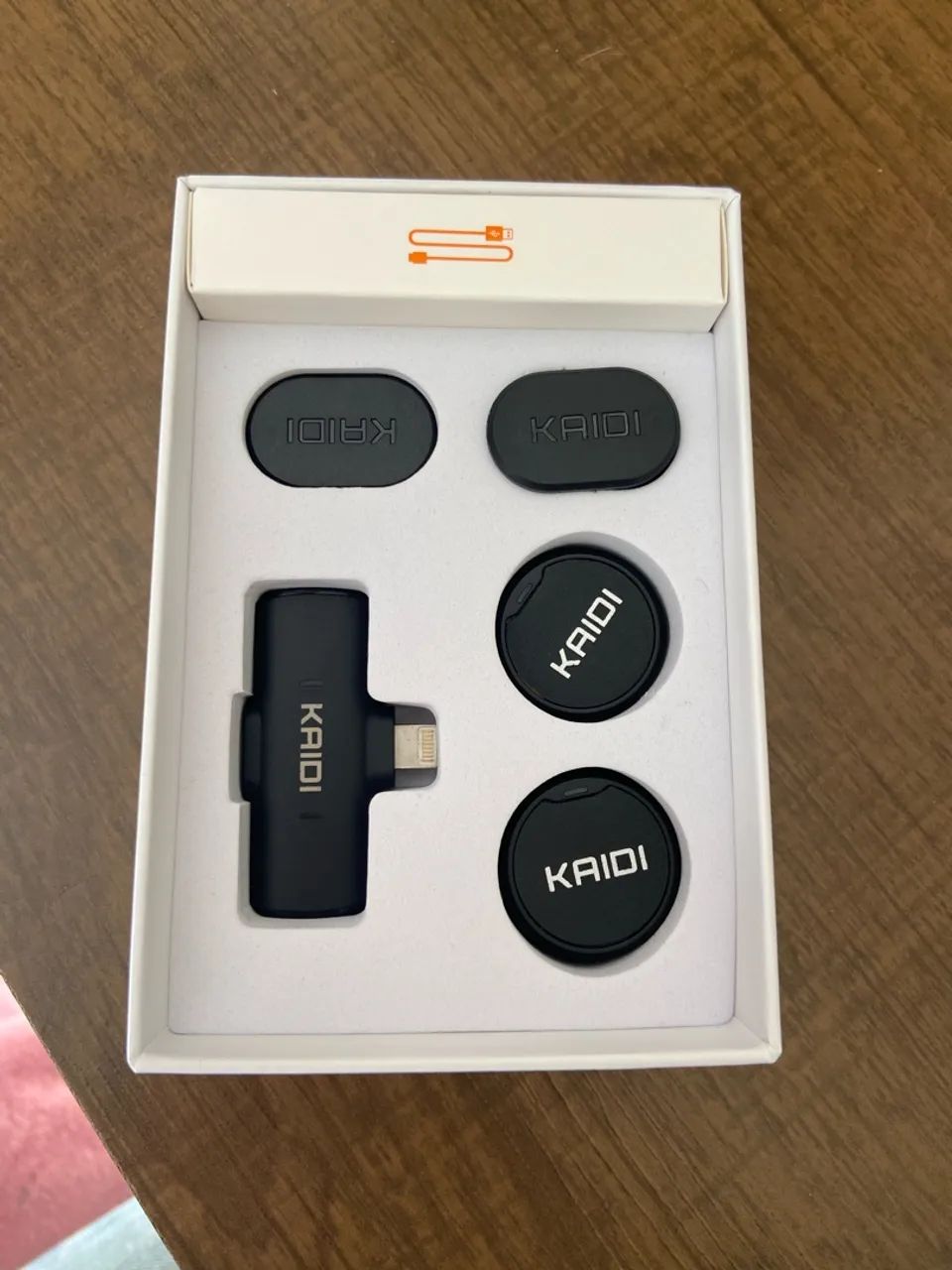 Microfone de Lapela Sem Fio Kaidi KMF4-A para iPhone (Lightning) 