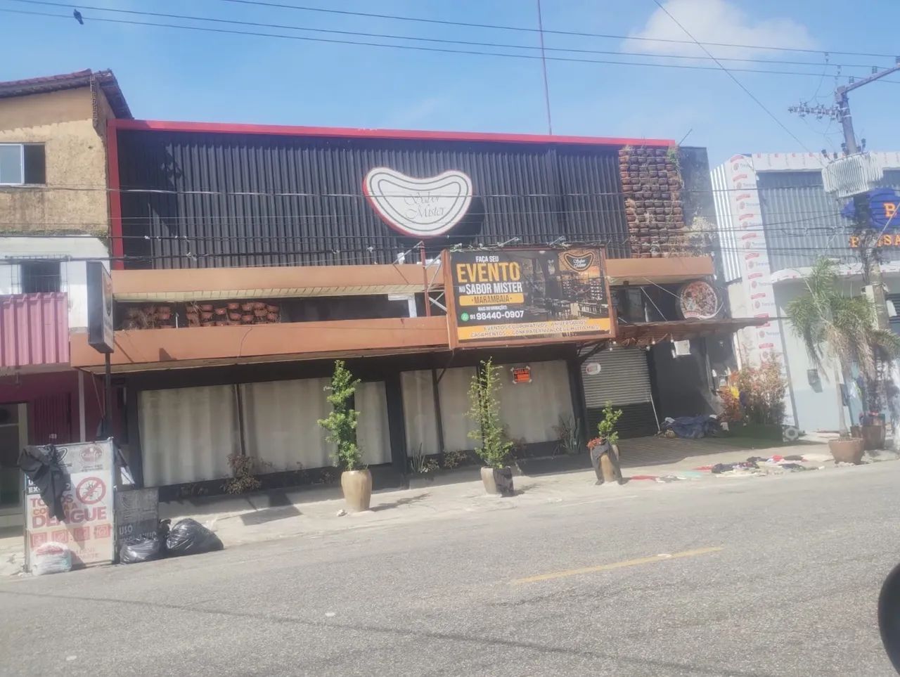 ALUGA-SE PRÉDIO COMERCIAL