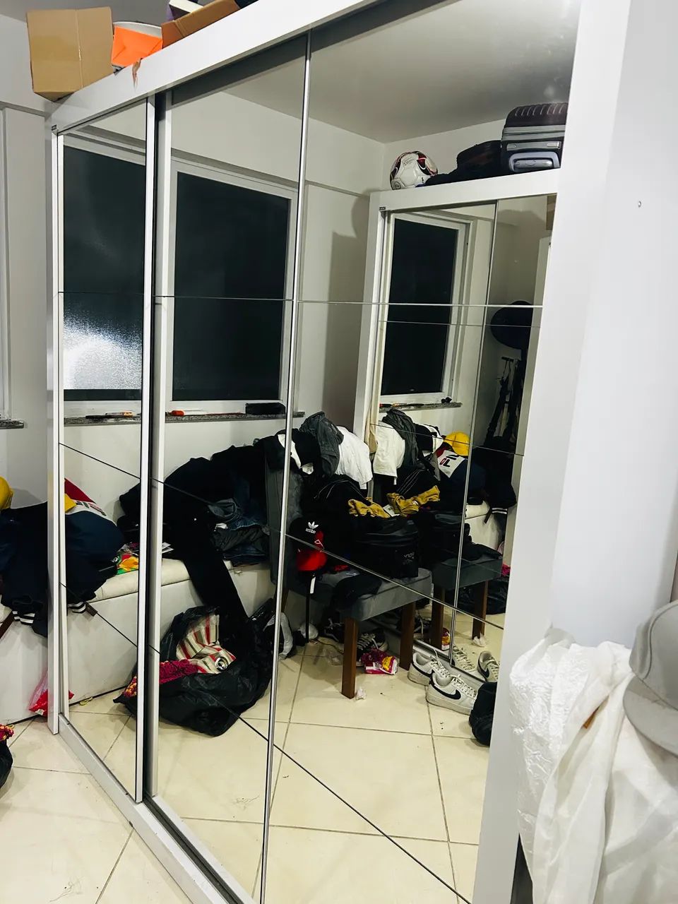 Vendo Guarda-roupas 3 portas espelhados - Foto 3