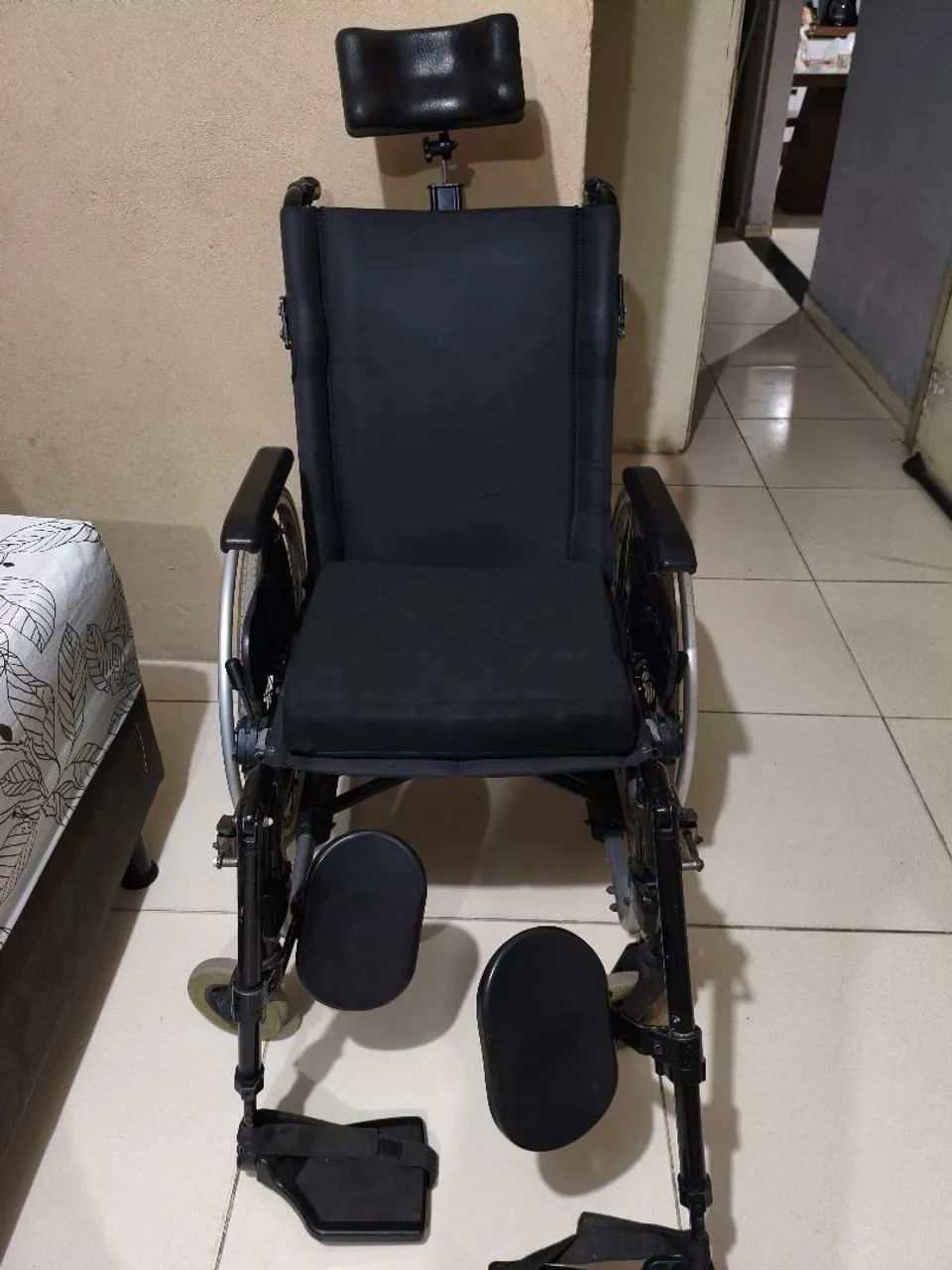 Cadeira de rodas semi nova! - Foto 2