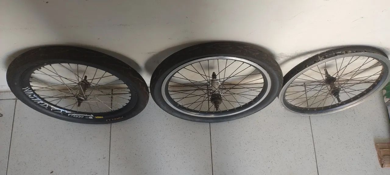 Roda completa aro 20 em bom estado 