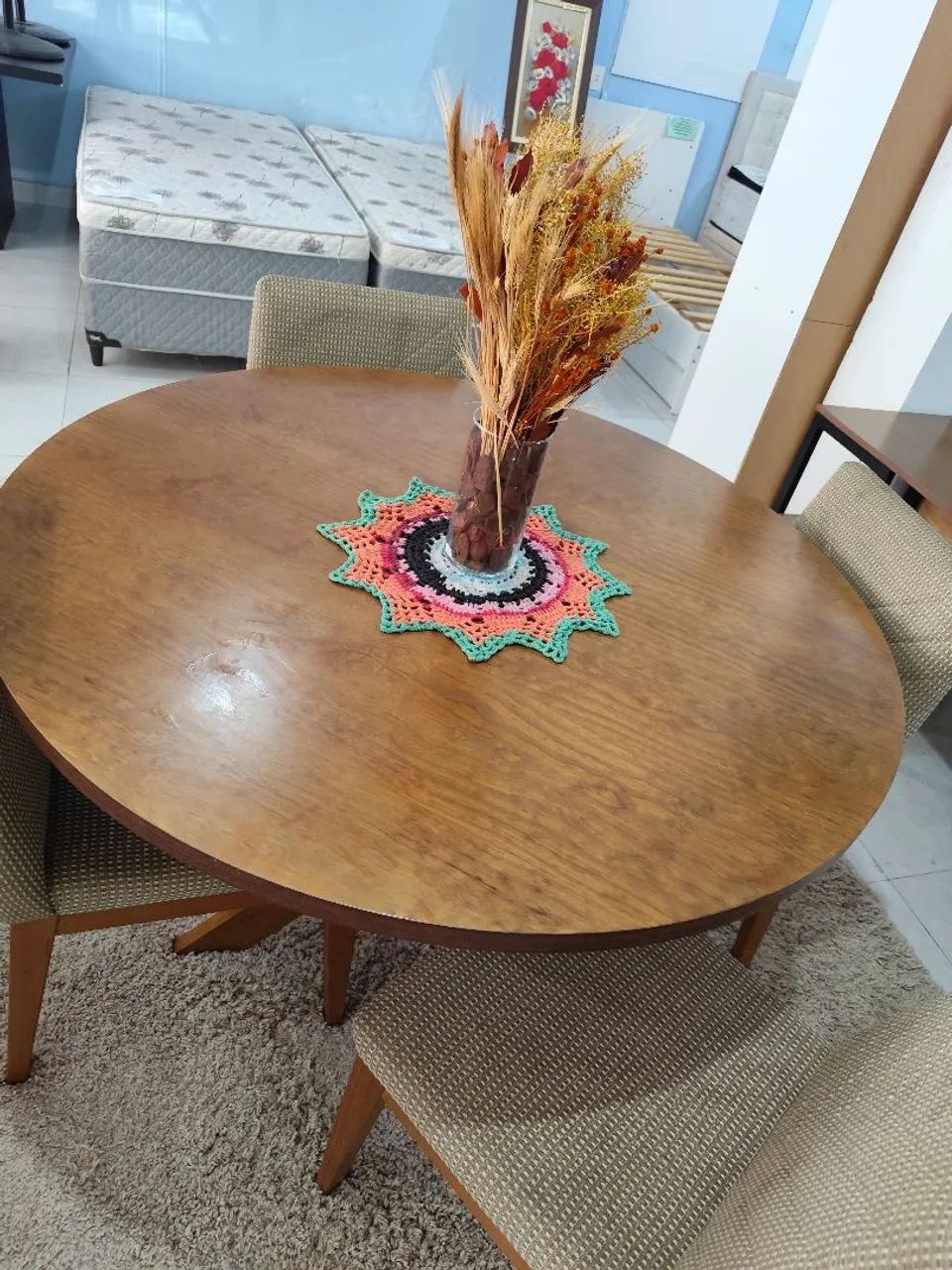 Mesa de madeira com 4 cadeiras  - Foto 5