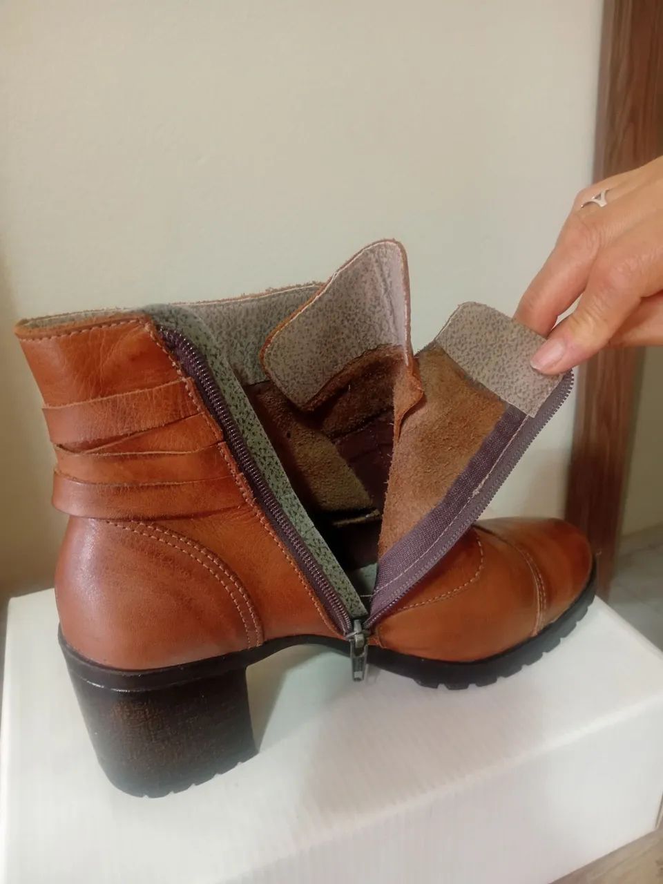 Bota de Salto em Couro - Foto 2