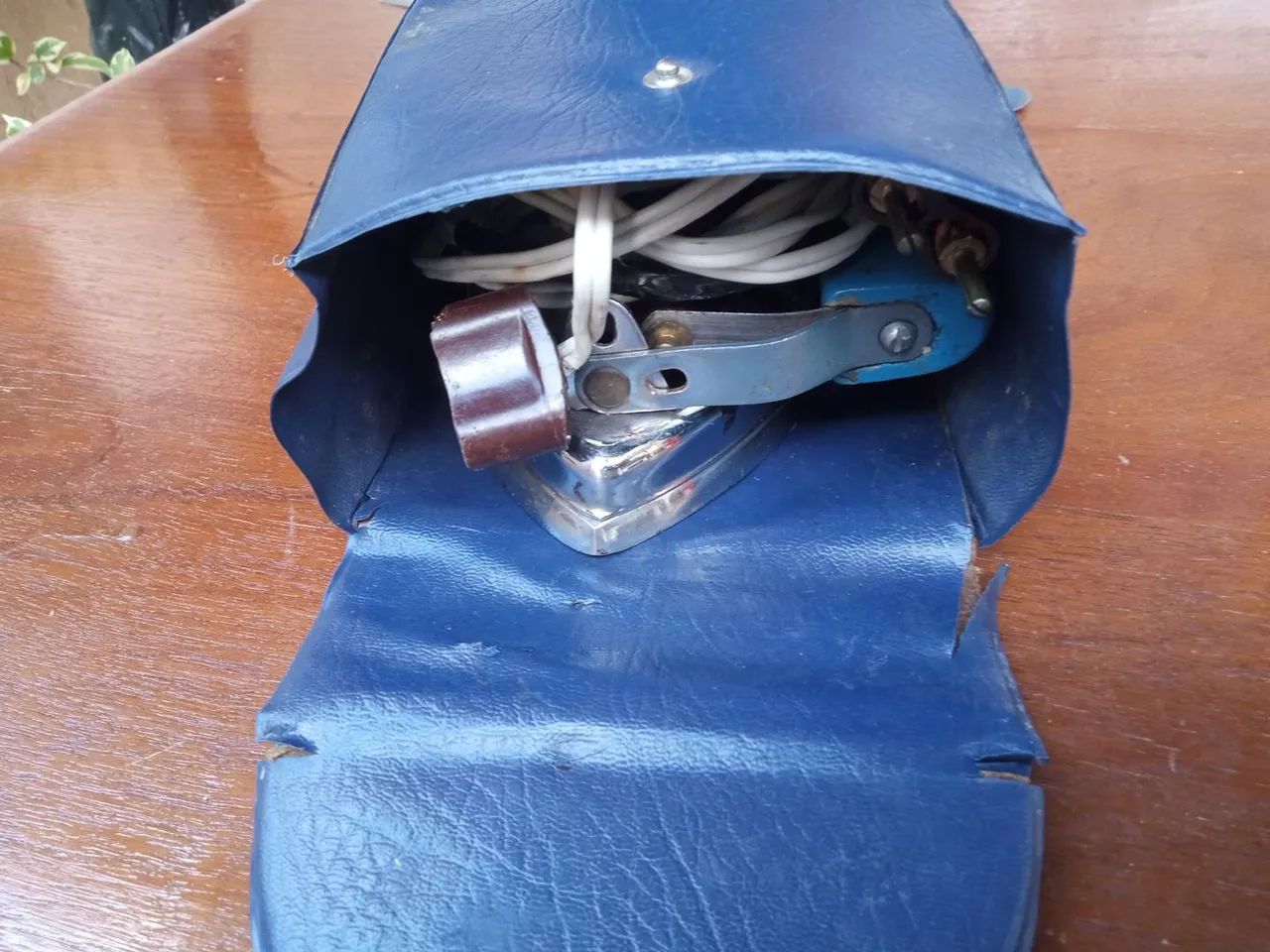 Ferro antigo de passar roupa  - Foto 4
