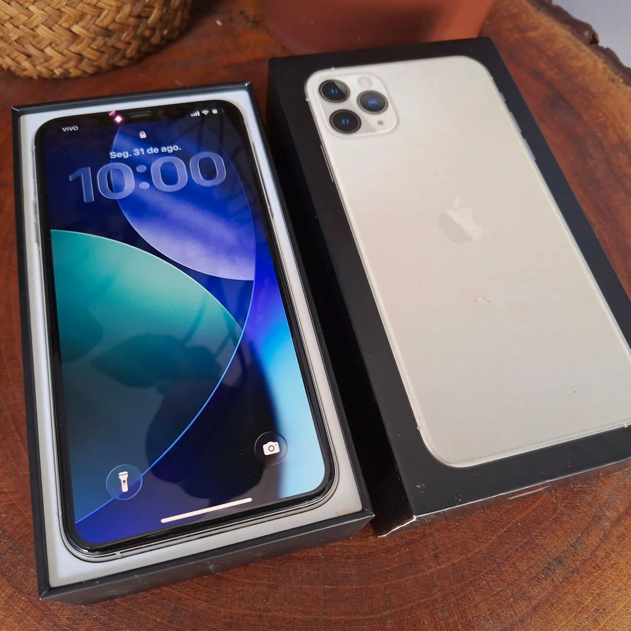 iPhone 11 Pro Max na Caixa em Excelente Estado