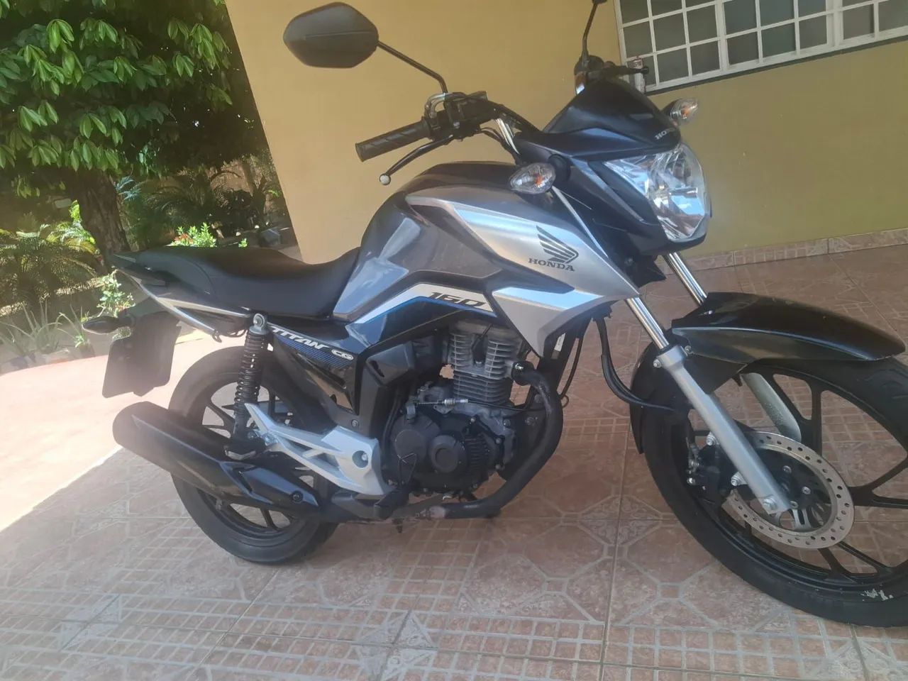 Vendo CG160 em perfeito estado 