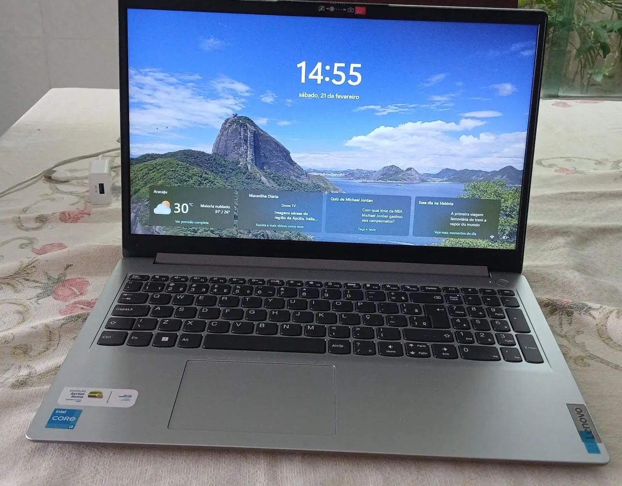 Vendo notebook lenovo com menos de 1 ano comprado